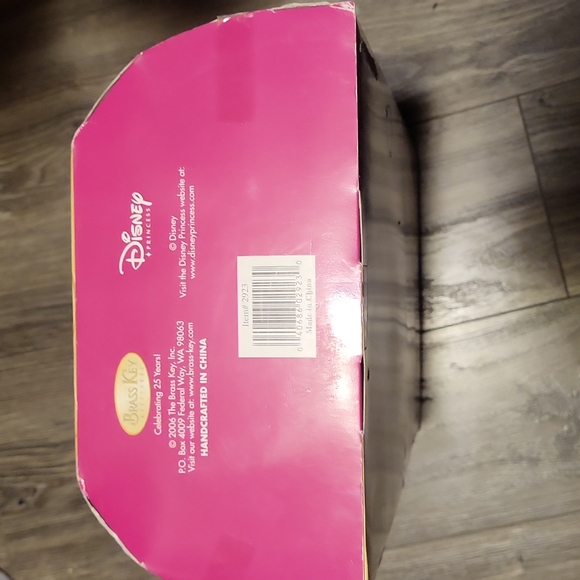 Disney 2006 porcelain Belle doll Reflections Collection NIB - Picture 6 of 6